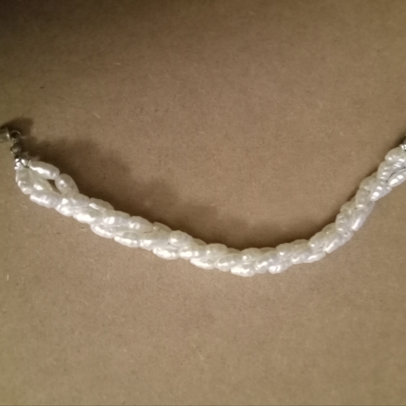 unknown Jewelry - Vintage Twisted 3 strand pearl bra elet with barrel closure